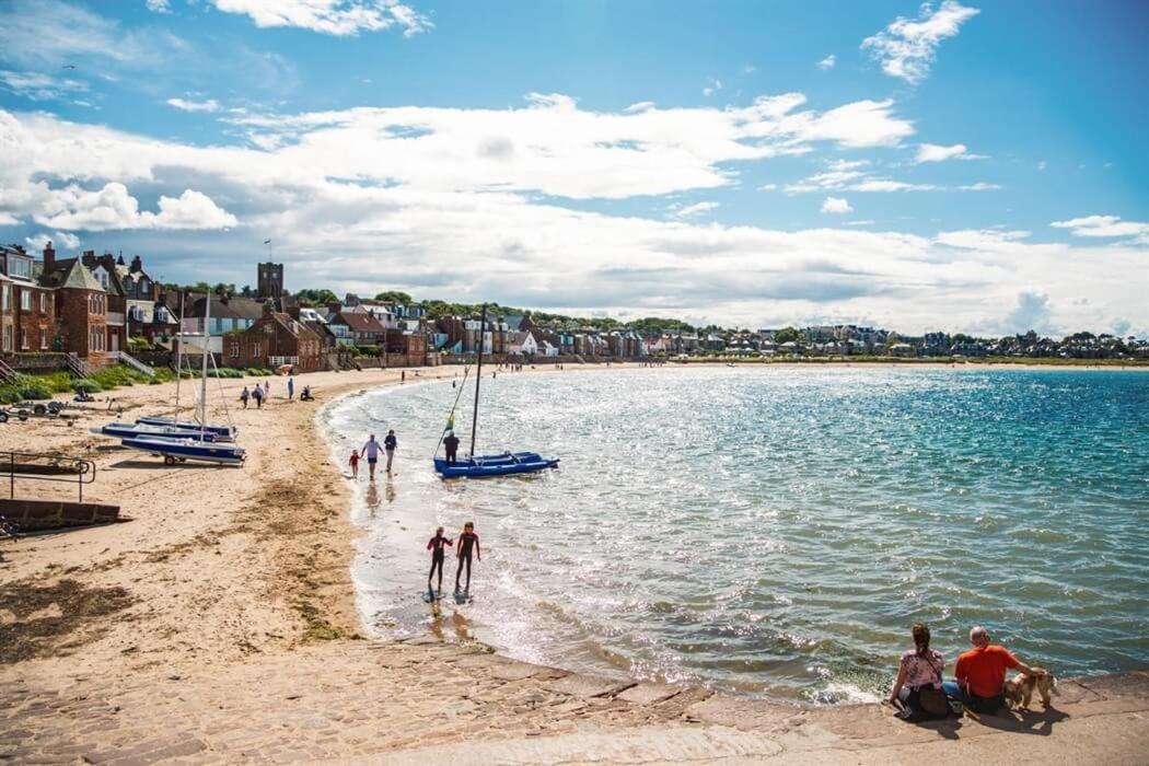 3 Bedroom Holiday Home, Seton Sands, Edinburgh, Family Friendly, Dog Friendly, Sleeps 8 Port Seton ภายนอก รูปภาพ
